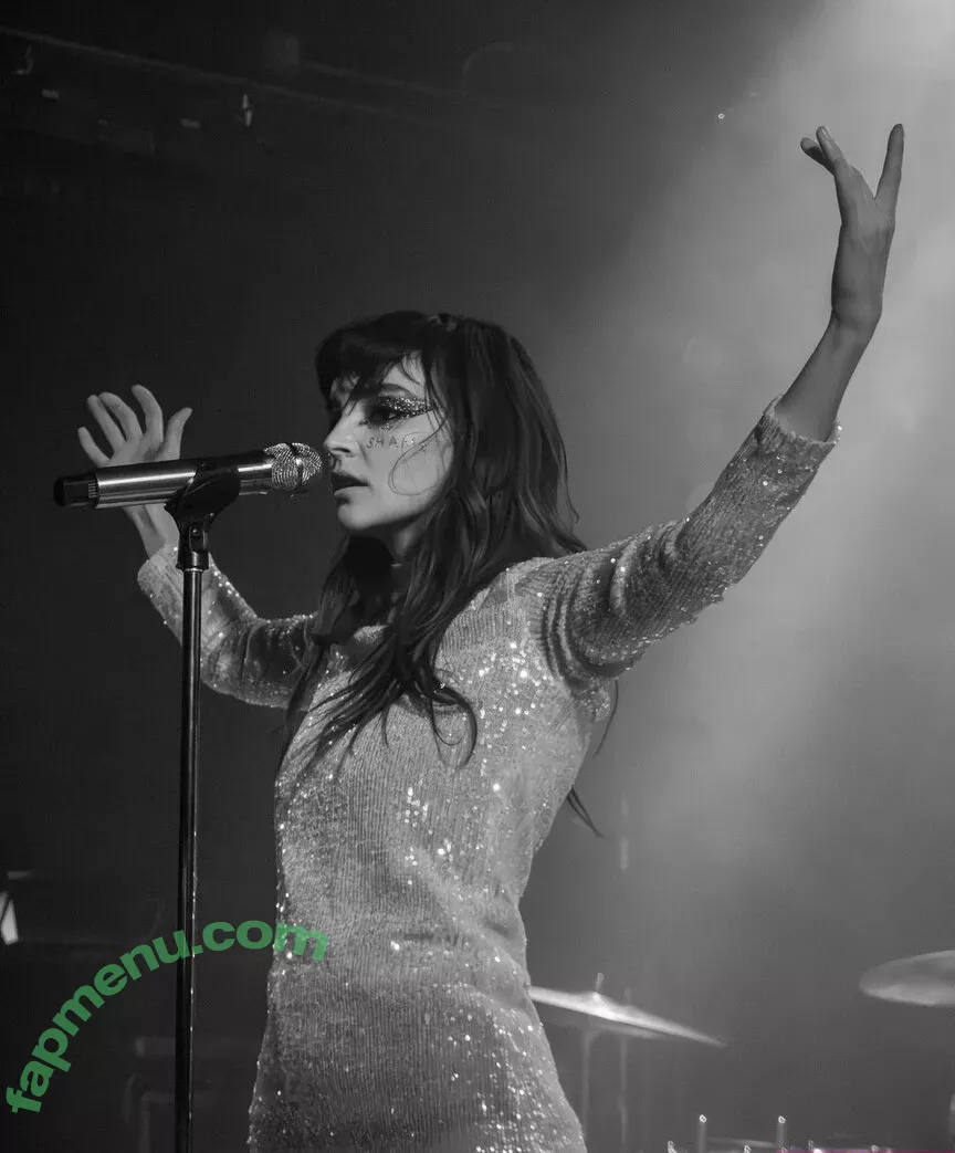 Lauren Mayberry nude photo #0608 (laurenevemayberry)