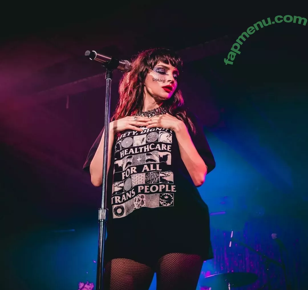 Lauren Mayberry nude photo #0620 (laurenevemayberry)