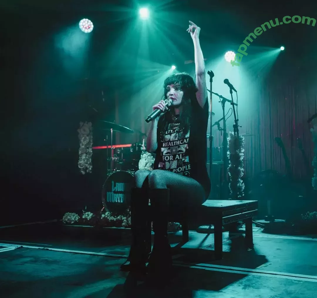 Lauren Mayberry nude photo #0622 (laurenevemayberry)