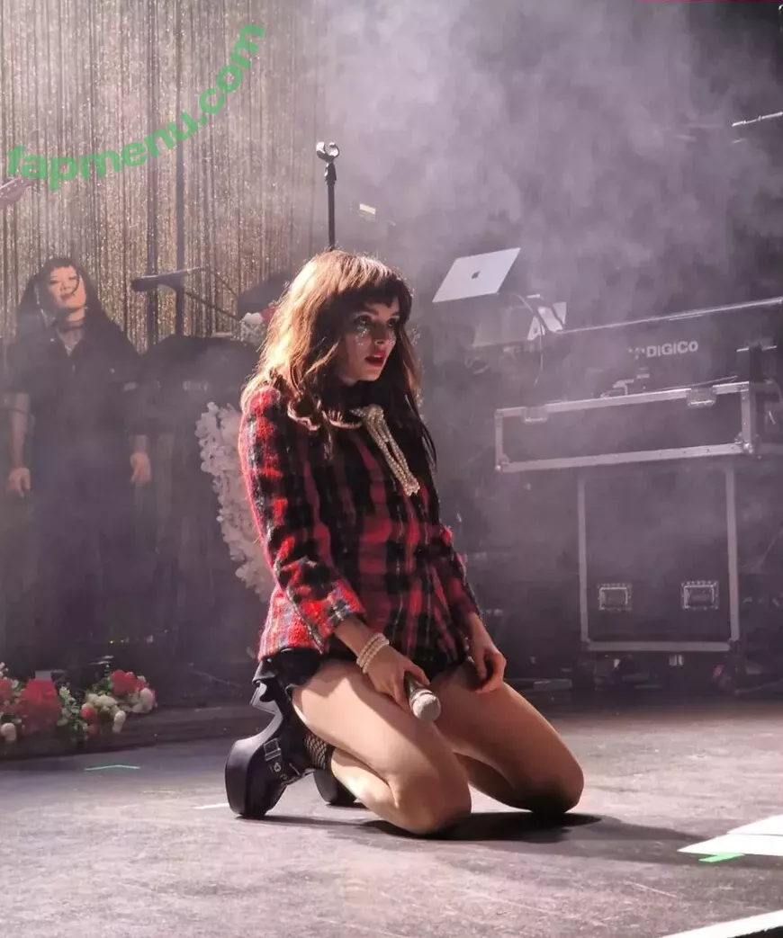 Lauren Mayberry nude photo #0631 (laurenevemayberry)