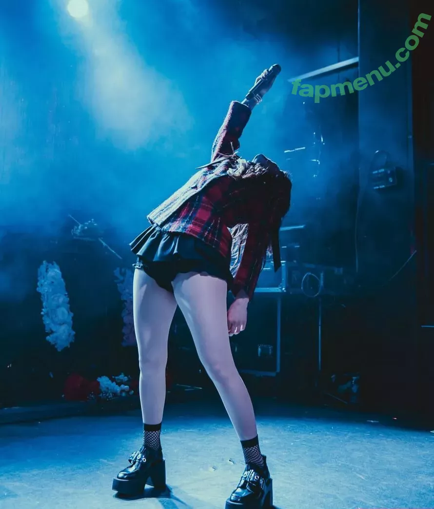 Lauren Mayberry nude photo #0633 (laurenevemayberry)