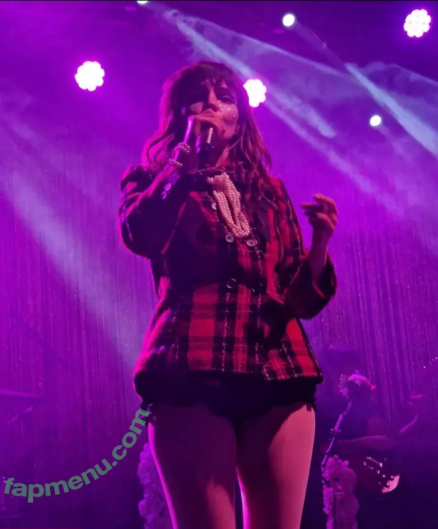 Lauren Mayberry nude photo #0636 (laurenevemayberry)