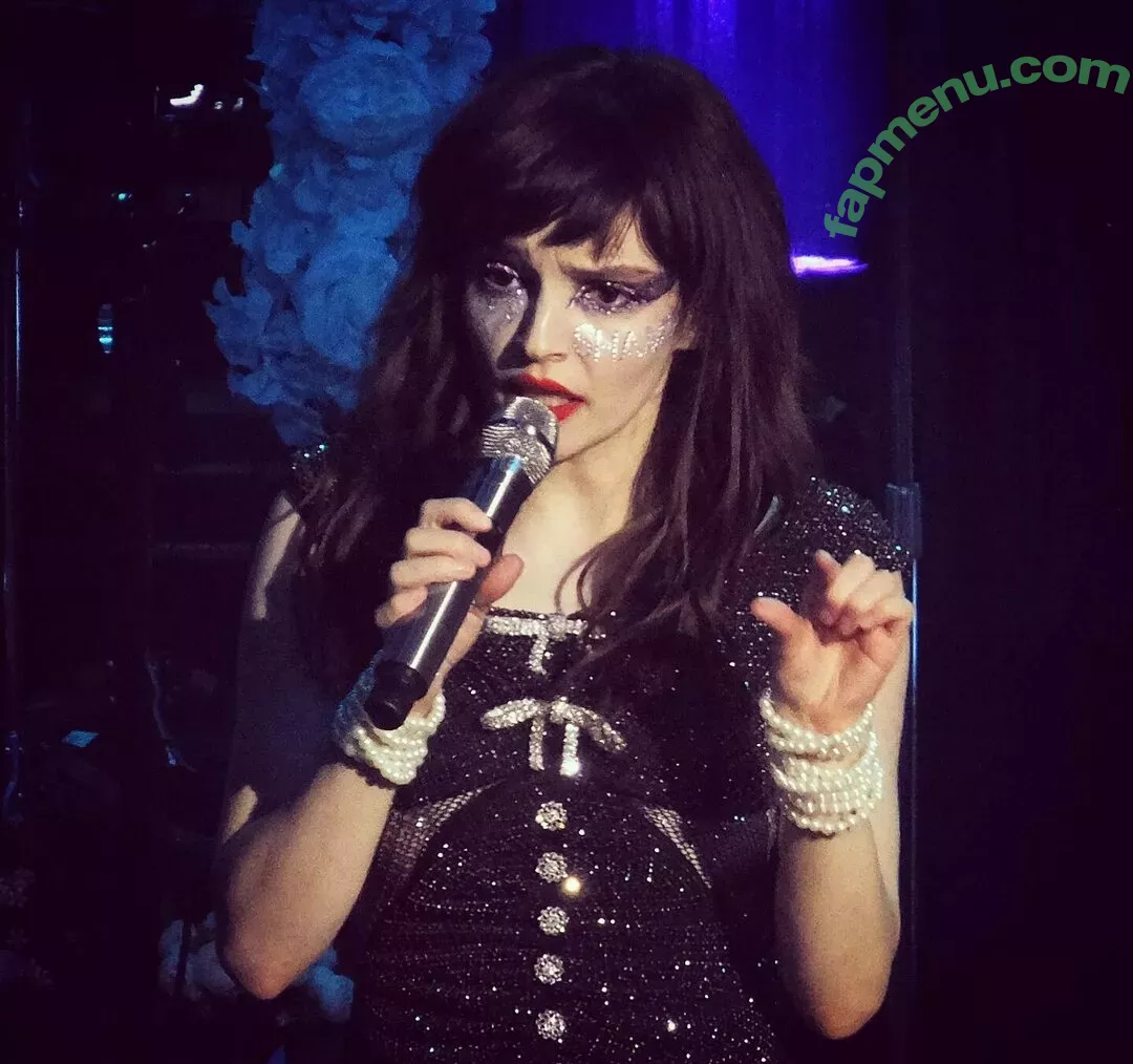 Lauren Mayberry nude photo #0643 (laurenevemayberry)