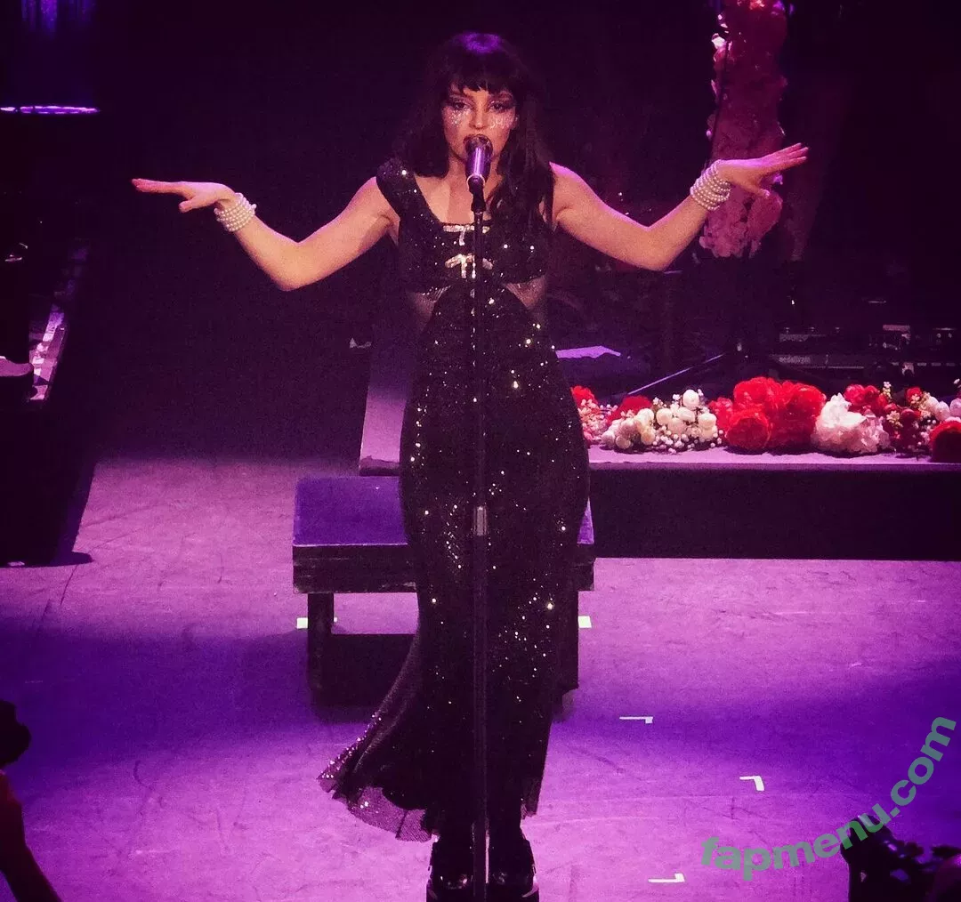 Lauren Mayberry nude photo #0644 (laurenevemayberry)