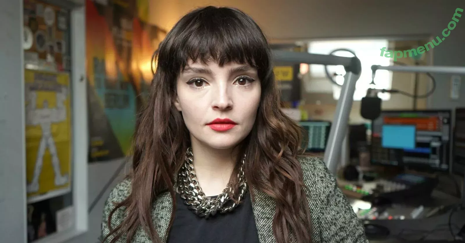 Lauren Mayberry nude photo #0667 (laurenevemayberry)