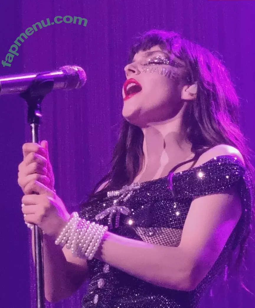 Lauren Mayberry nude photo #0669 (laurenevemayberry)