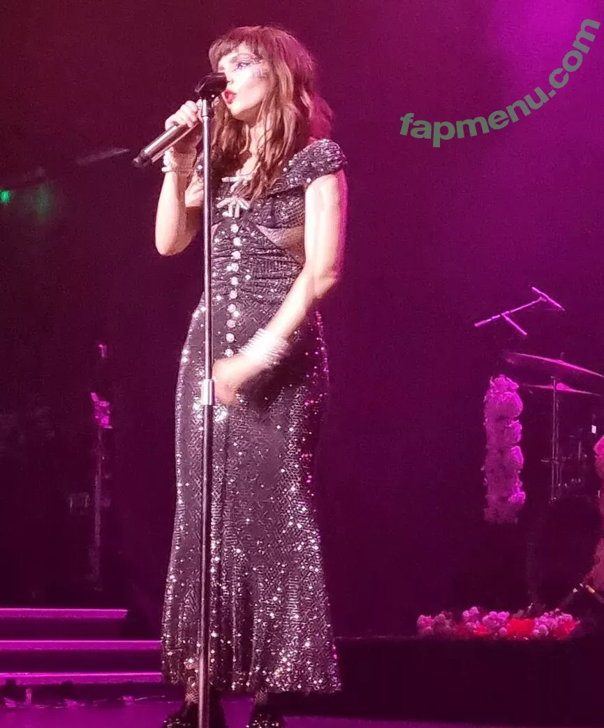 Lauren Mayberry nude photo #0670 (laurenevemayberry)