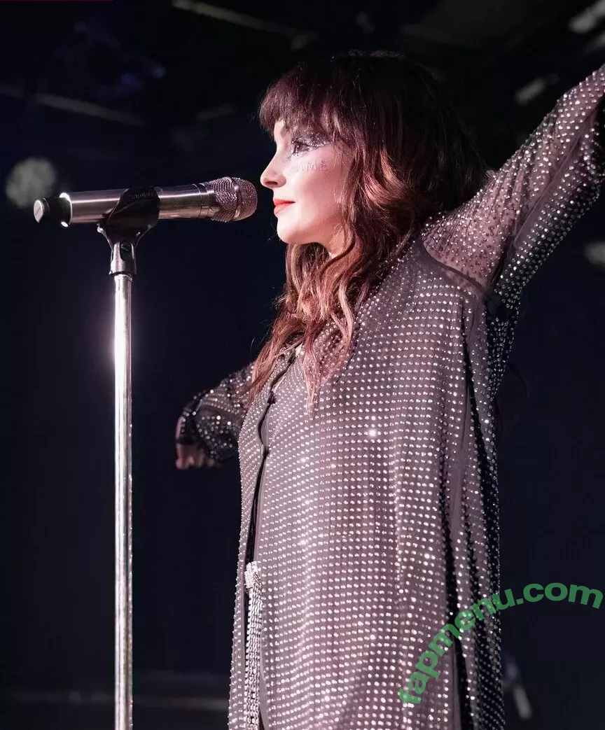 Lauren Mayberry nude photo #0678 (laurenevemayberry)