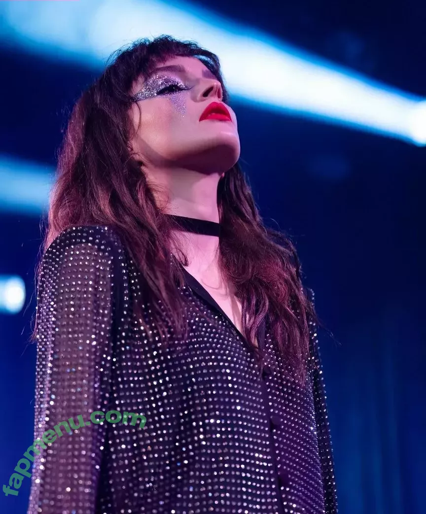 Lauren Mayberry nude photo #0679 (laurenevemayberry)