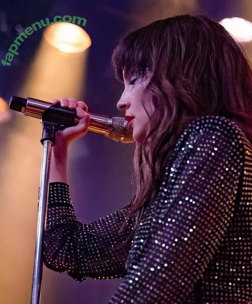 Lauren Mayberry nude photo #0680 (laurenevemayberry)