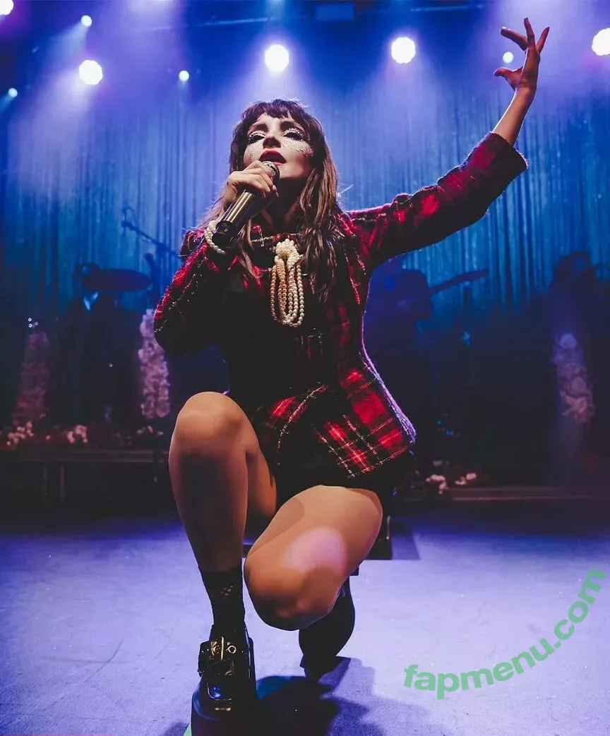 Lauren Mayberry nude photo #0687 (laurenevemayberry)