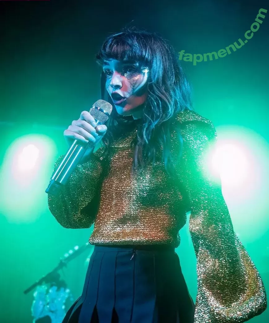 Lauren Mayberry nude photo #0691 (laurenevemayberry)