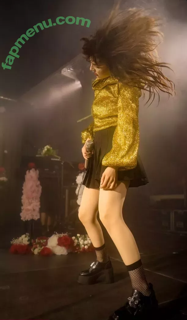 Lauren Mayberry nude photo #0692 (laurenevemayberry)