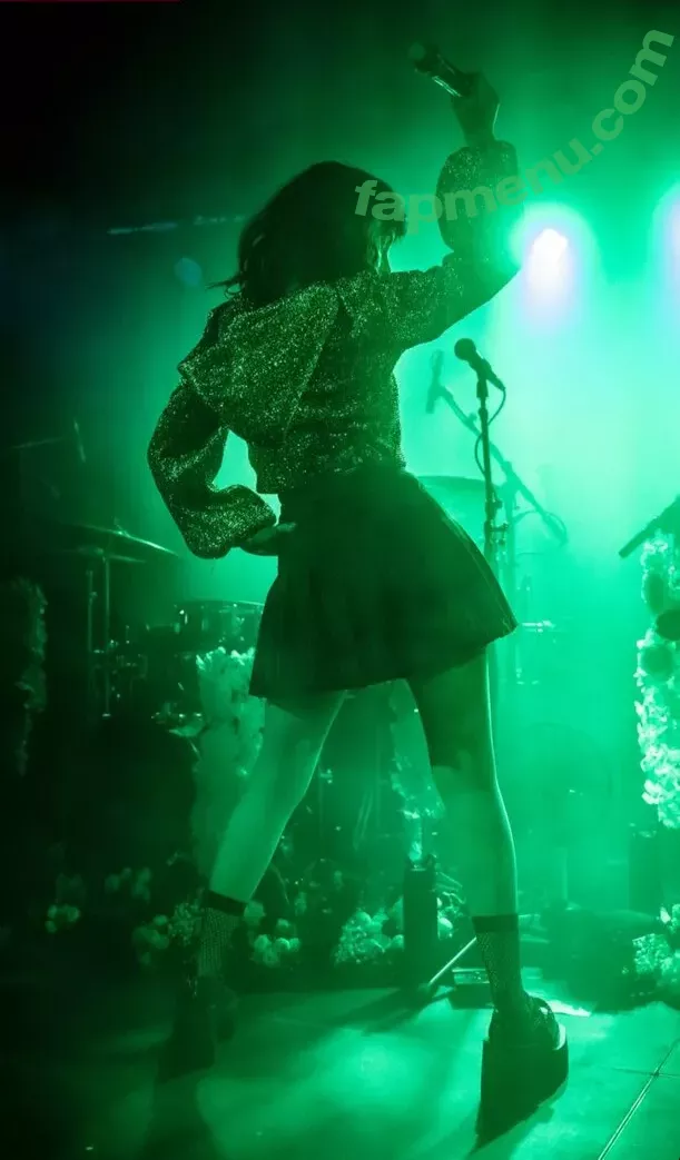 Lauren Mayberry nude photo #0693 (laurenevemayberry)