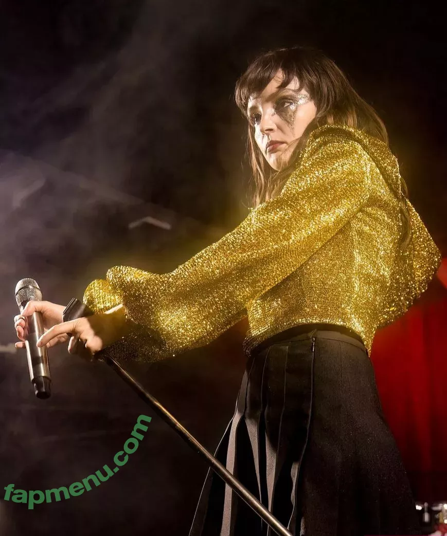 Lauren Mayberry nude photo #0700 (laurenevemayberry)