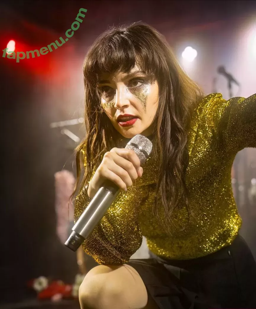 Lauren Mayberry nude photo #0701 (laurenevemayberry)