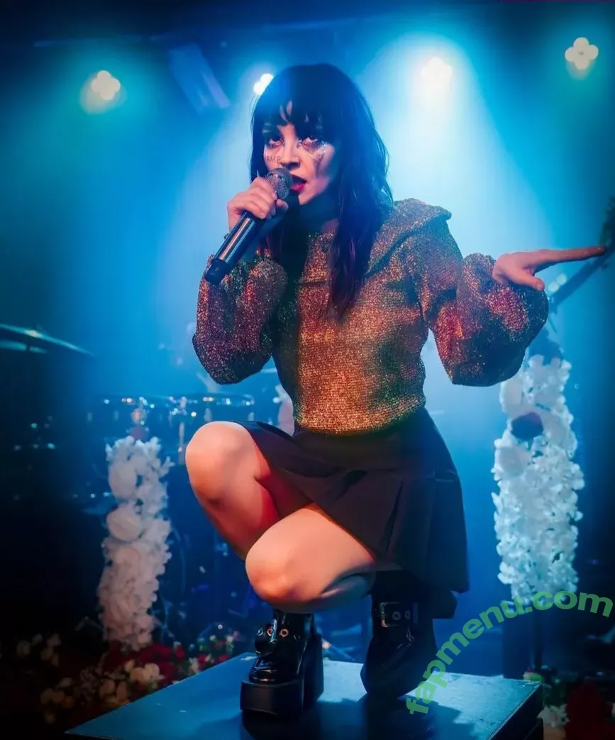 Lauren Mayberry nude photo #0703 (laurenevemayberry)