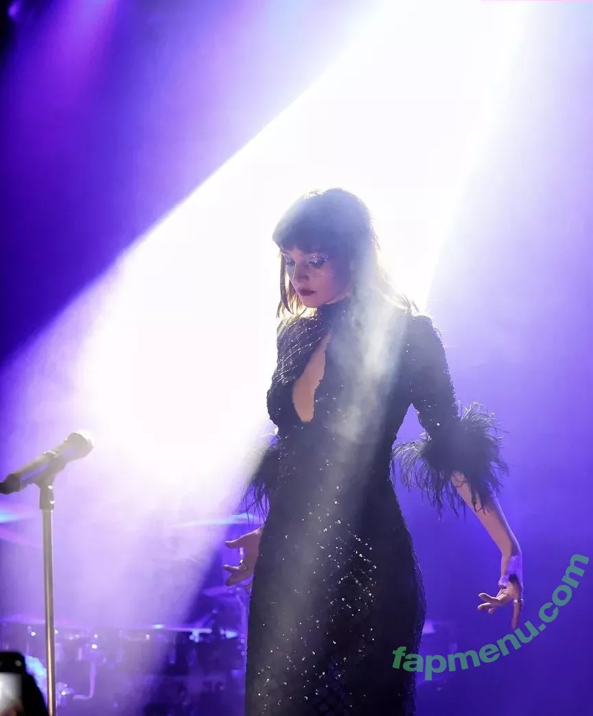 Lauren Mayberry nude photo #0705 (laurenevemayberry)