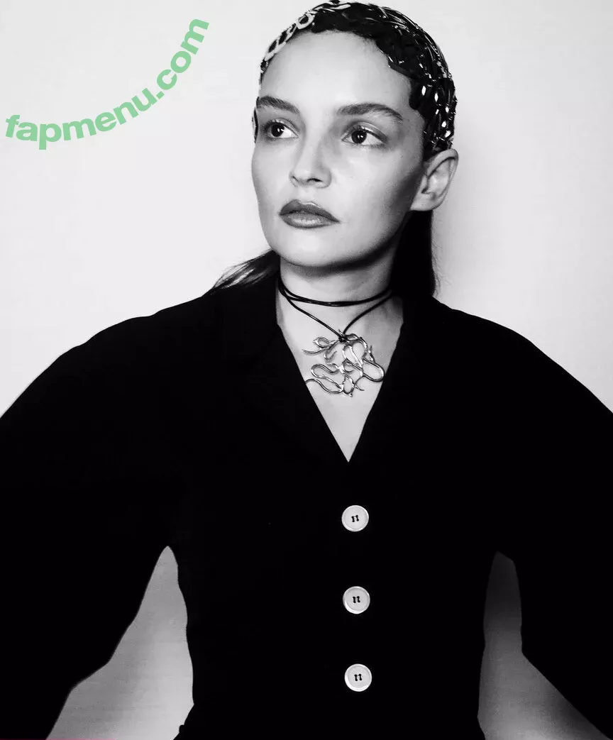 Lauren Mayberry nude photo #0707 (laurenevemayberry)