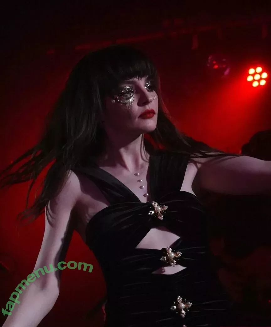 Lauren Mayberry nude photo #0709 (laurenevemayberry)