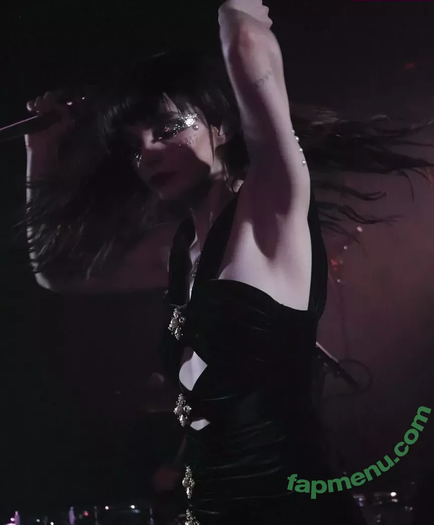 Lauren Mayberry nude photo #0713 (laurenevemayberry)