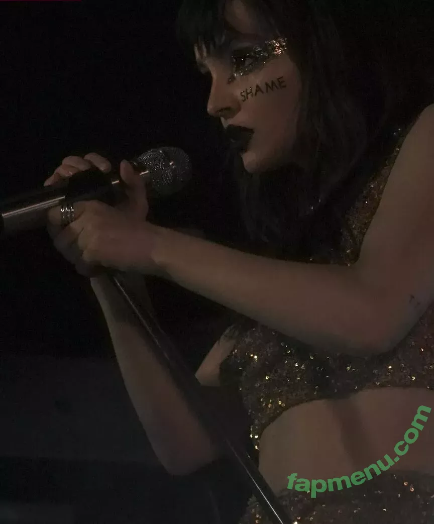 Lauren Mayberry nude photo #0717 (laurenevemayberry)