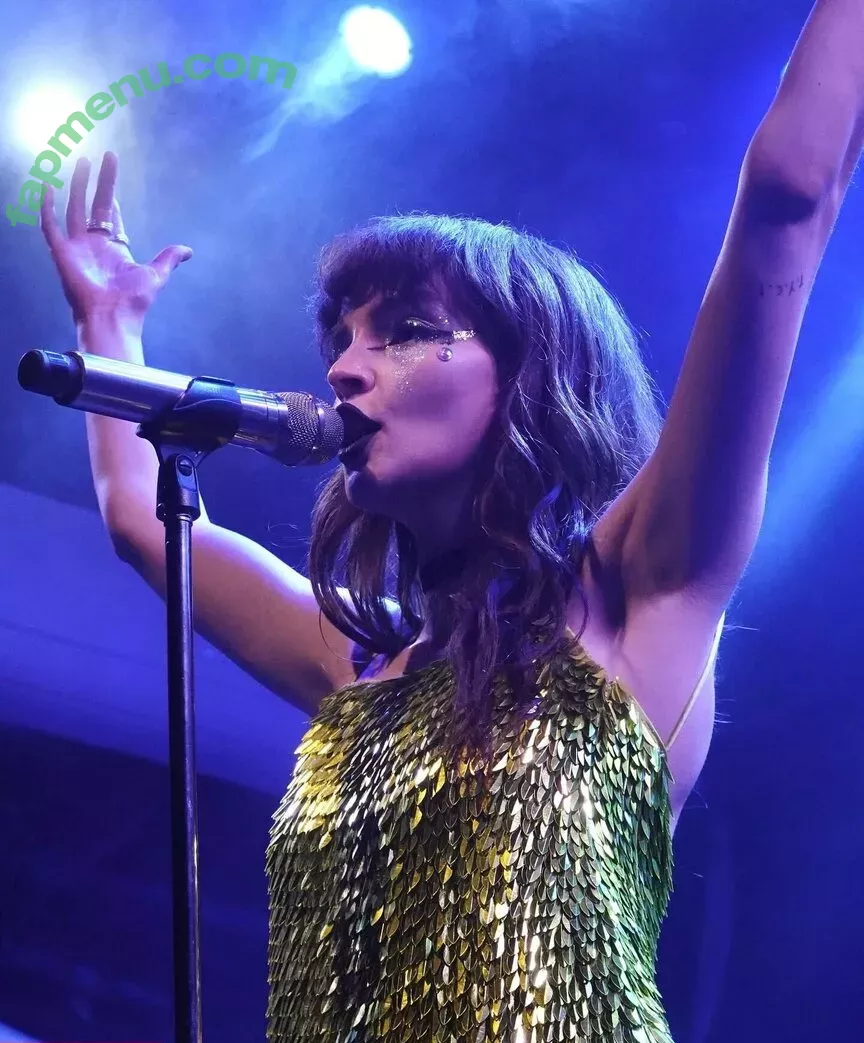 Lauren Mayberry nude photo #0725 (laurenevemayberry)