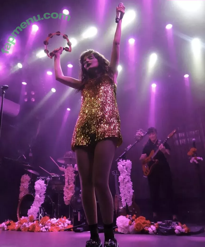 Lauren Mayberry nude photo #0728 (laurenevemayberry)