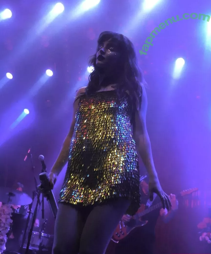 Lauren Mayberry nude photo #0729 (laurenevemayberry)