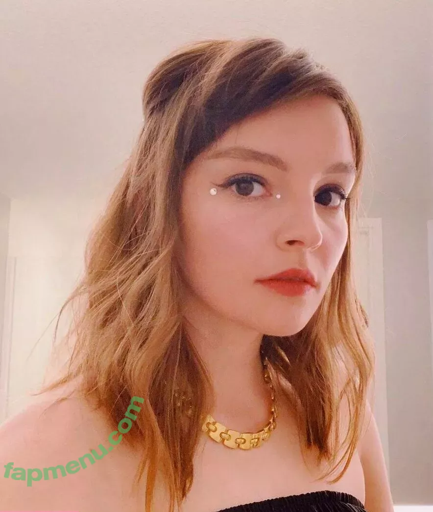 Lauren Mayberry nude photo #0731 (laurenevemayberry)