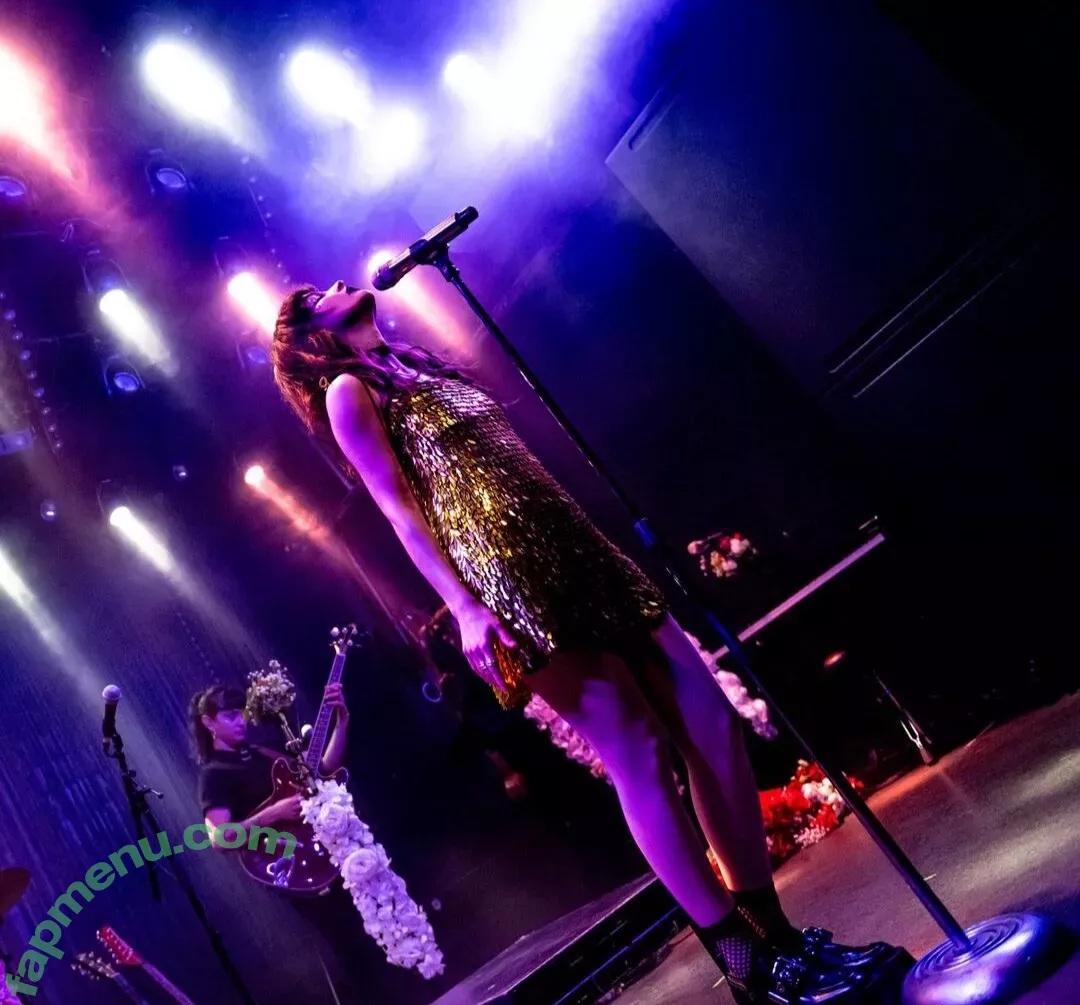 Lauren Mayberry nude photo #0743 (laurenevemayberry)