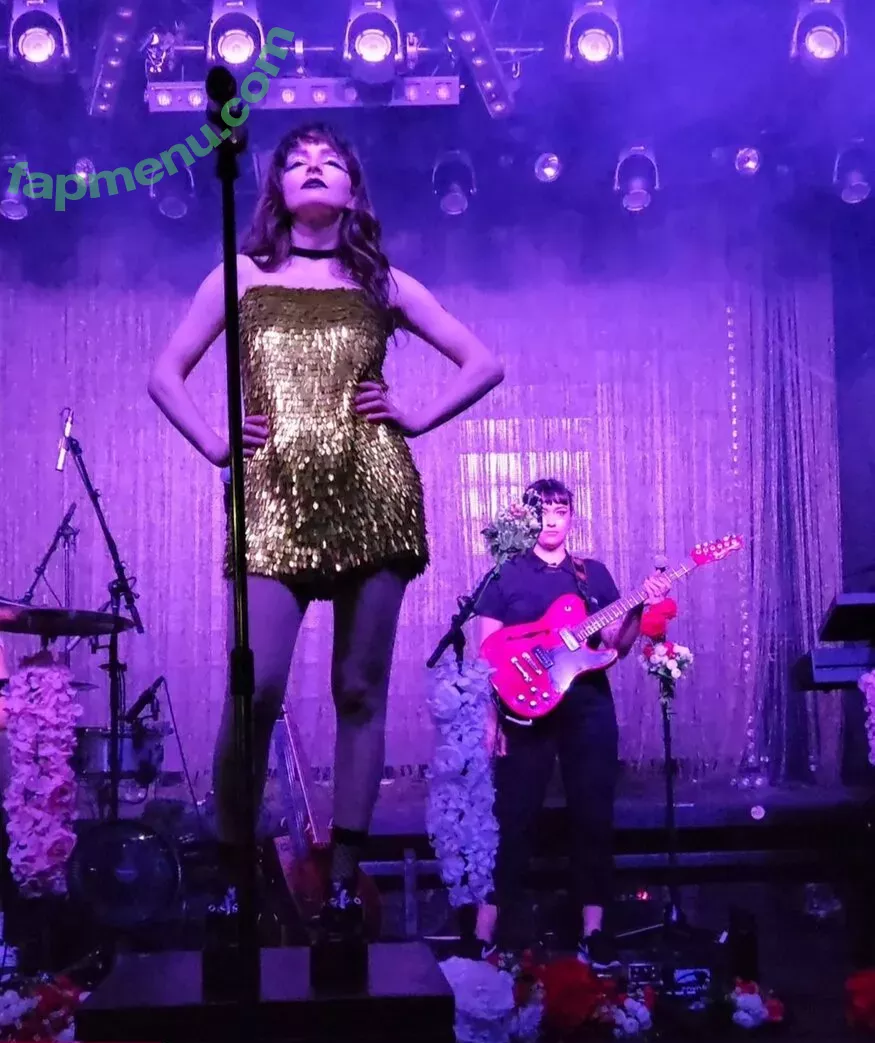 Lauren Mayberry nude photo #0748 (laurenevemayberry)