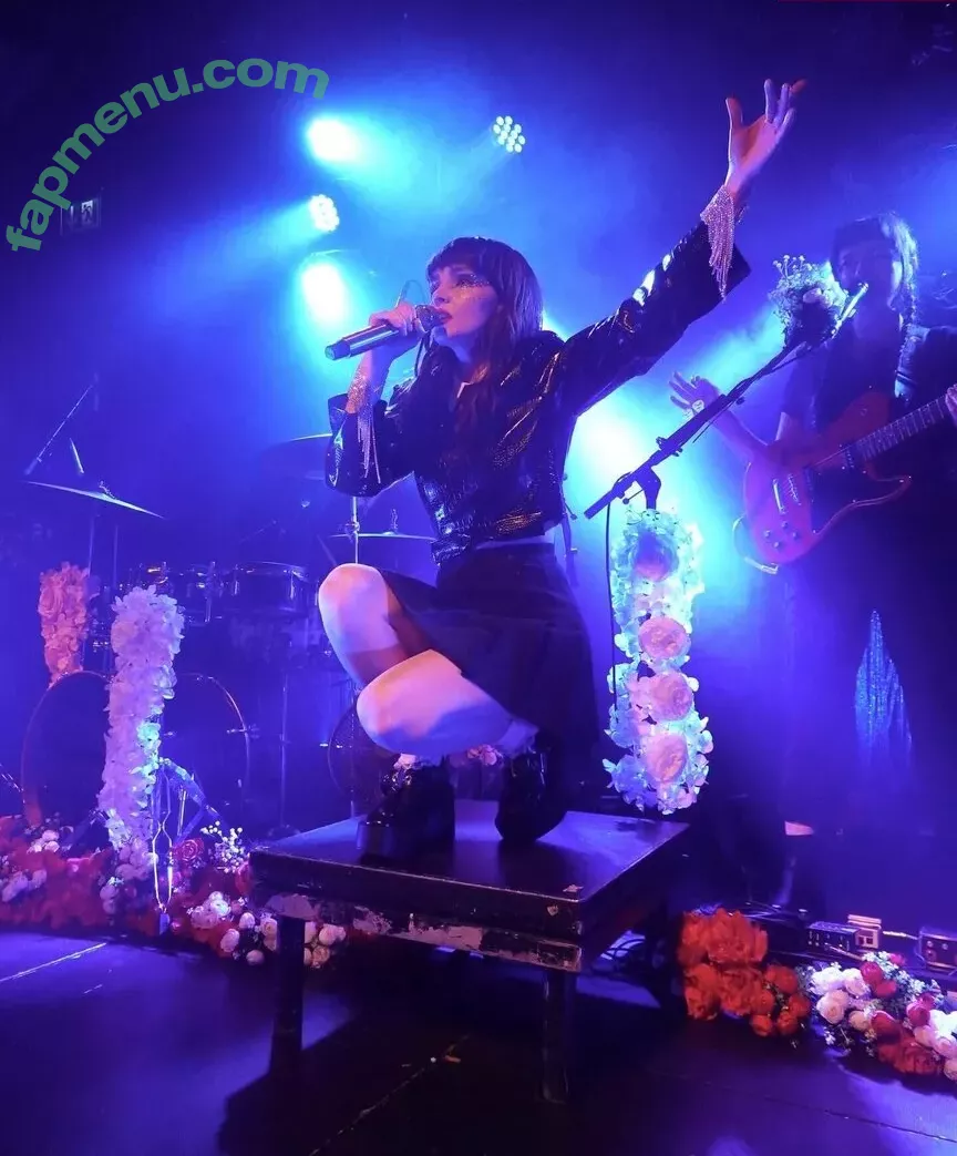 Lauren Mayberry nude photo #0760 (laurenevemayberry)