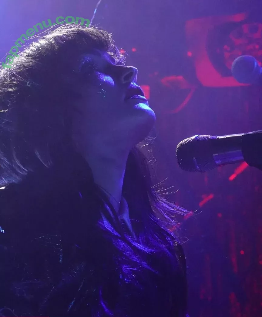 Lauren Mayberry nude photo #0762 (laurenevemayberry)