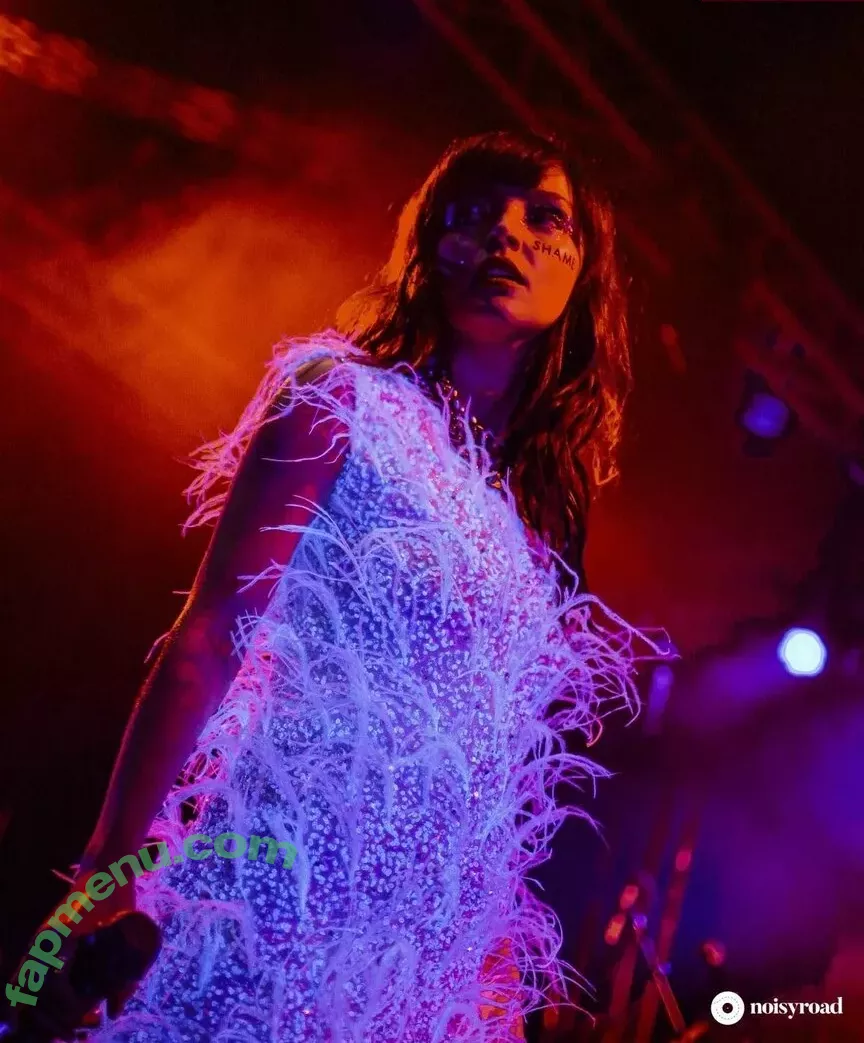 Lauren Mayberry nude photo #0770 (laurenevemayberry)