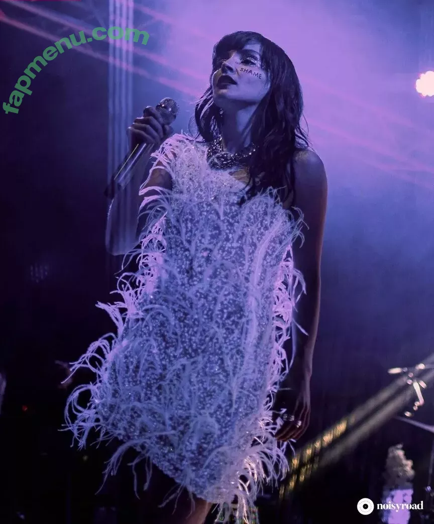 Lauren Mayberry nude photo #0771 (laurenevemayberry)