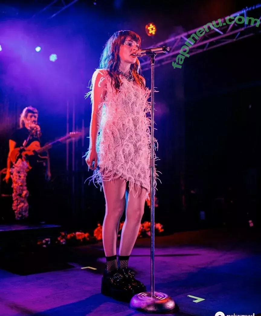 Lauren Mayberry nude photo #0772 (laurenevemayberry)