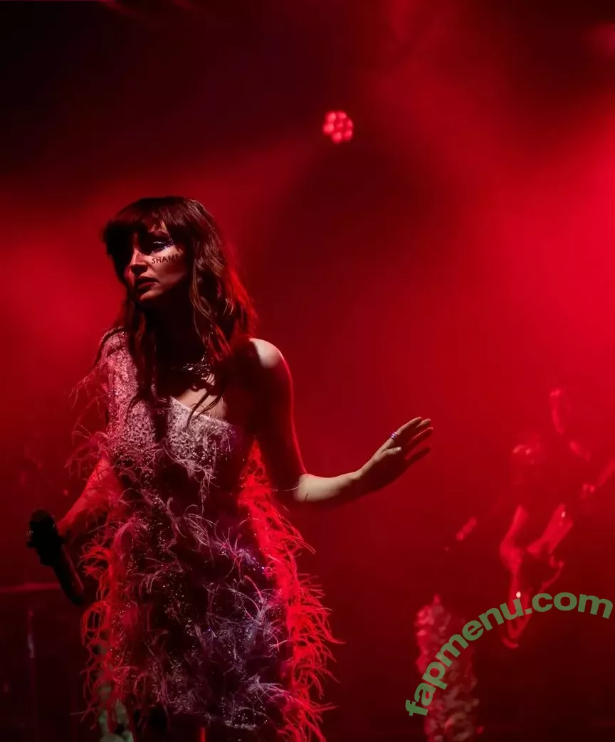 Lauren Mayberry nude photo #0783 (laurenevemayberry)