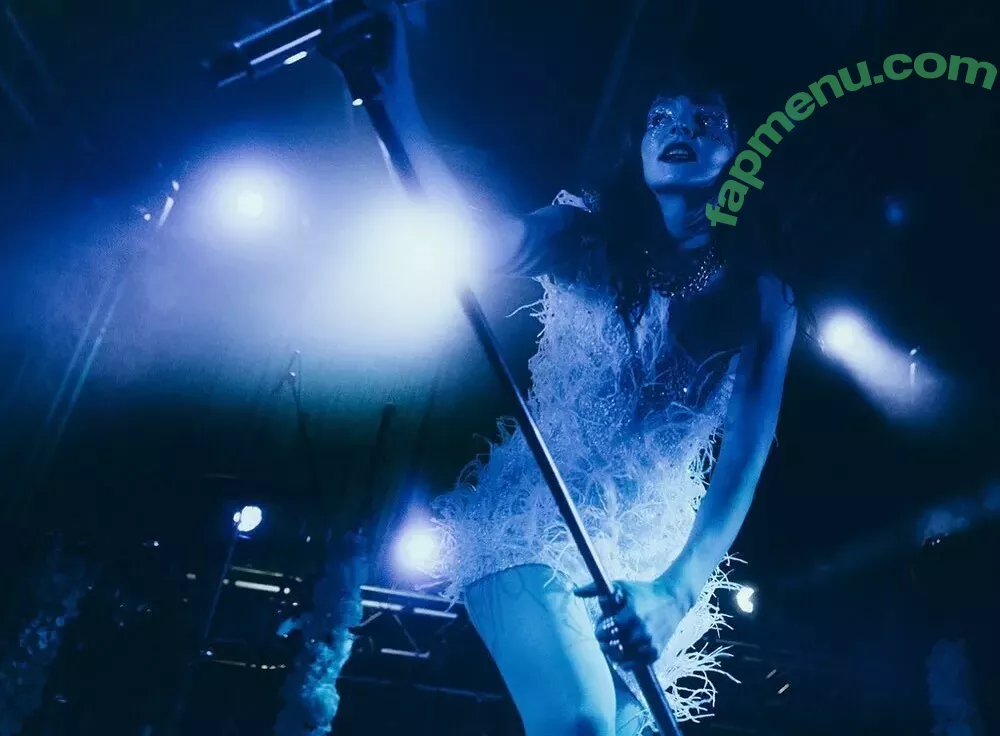 Lauren Mayberry nude photo #0785 (laurenevemayberry)