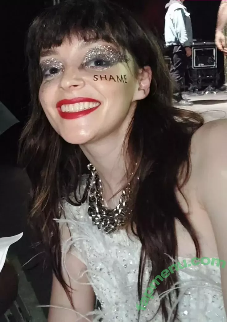 Lauren Mayberry nude photo #0787 (laurenevemayberry)