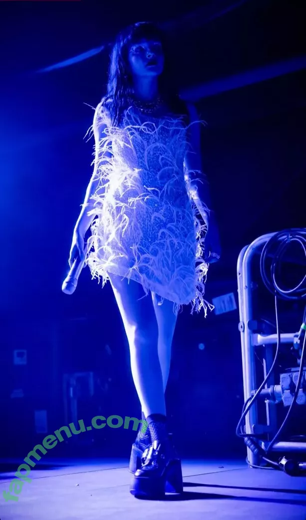 Lauren Mayberry nude photo #0792 (laurenevemayberry)