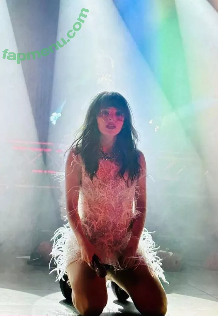 Lauren Mayberry nude photo #0794 (laurenevemayberry)