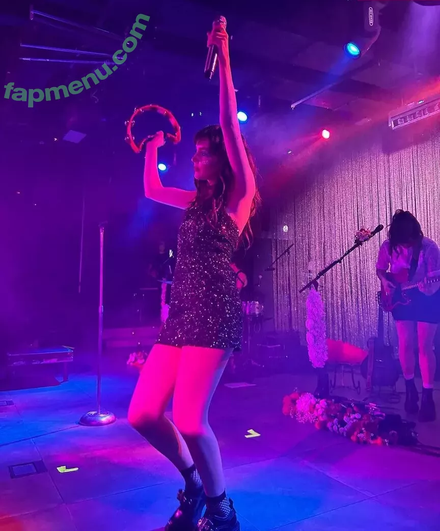 Lauren Mayberry nude photo #0804 (laurenevemayberry)