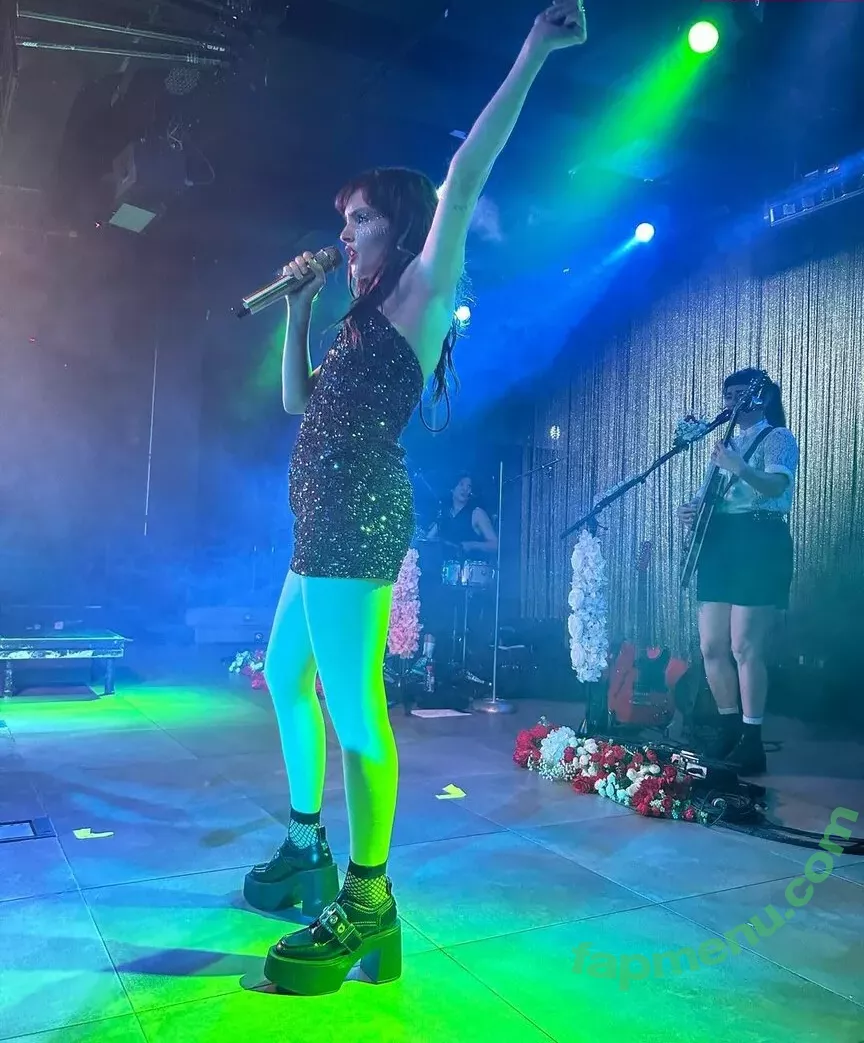 Lauren Mayberry nude photo #0805 (laurenevemayberry)