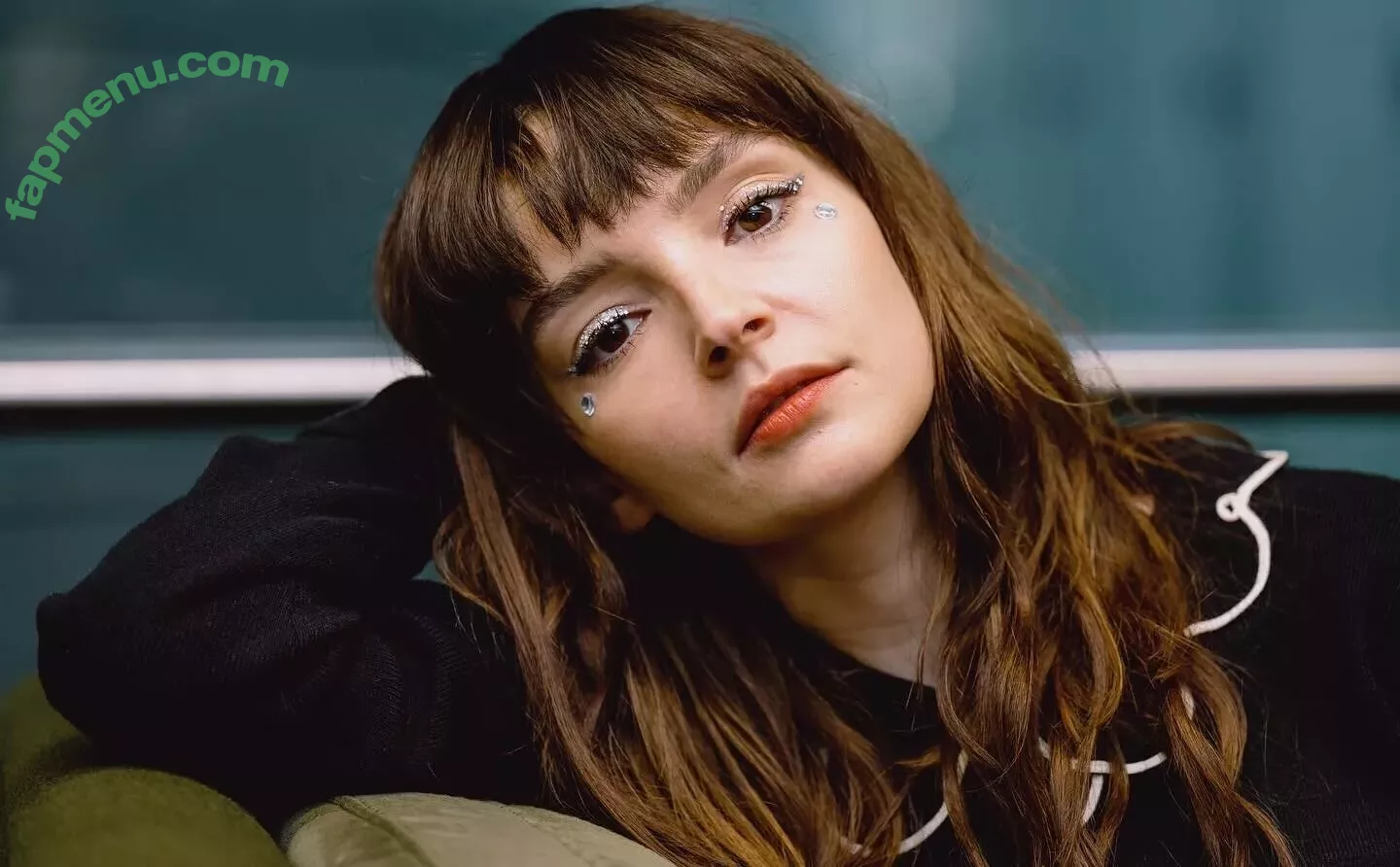 Lauren Mayberry nude photo #0812 (laurenevemayberry)