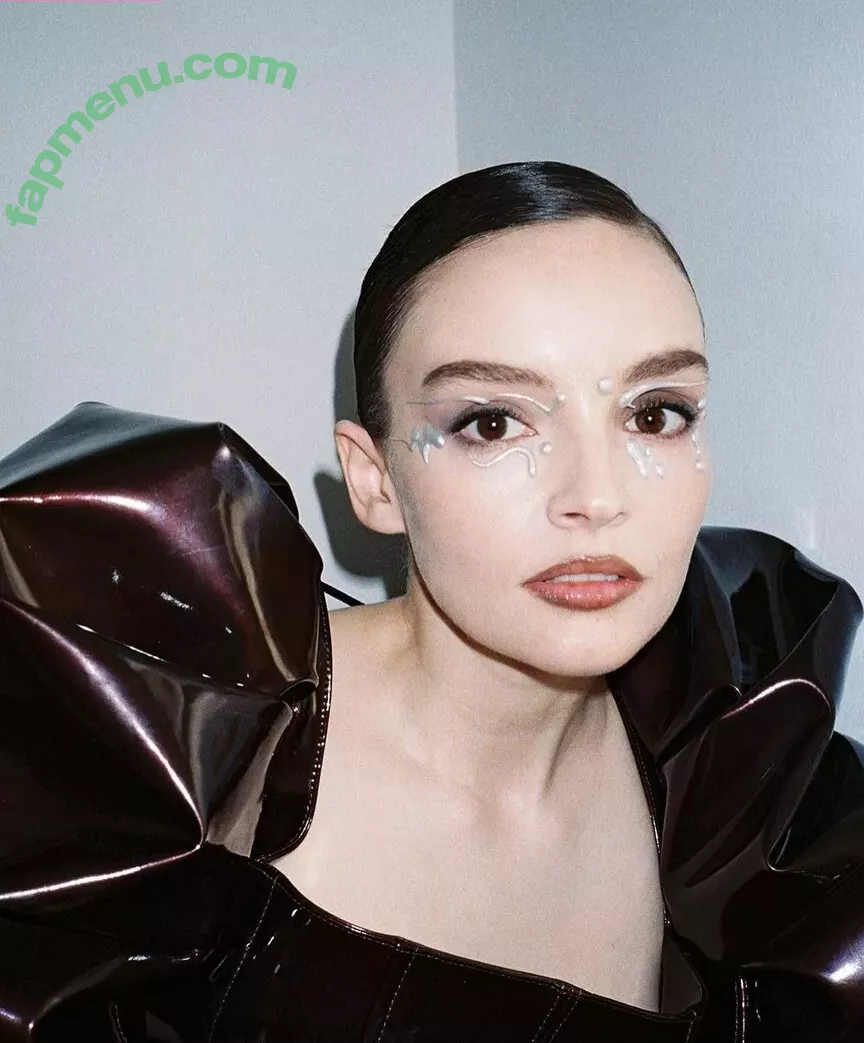 Lauren Mayberry nude photo #0815 (laurenevemayberry)