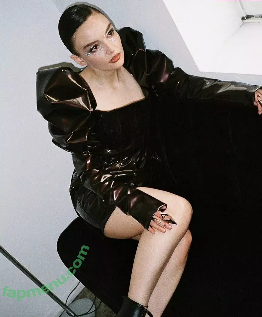 Lauren Mayberry nude photo #0816 (laurenevemayberry)