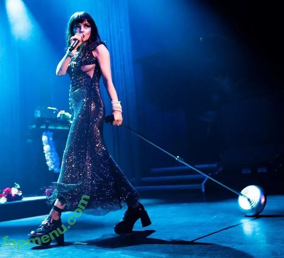 Lauren Mayberry nude photo #0821 (laurenevemayberry)