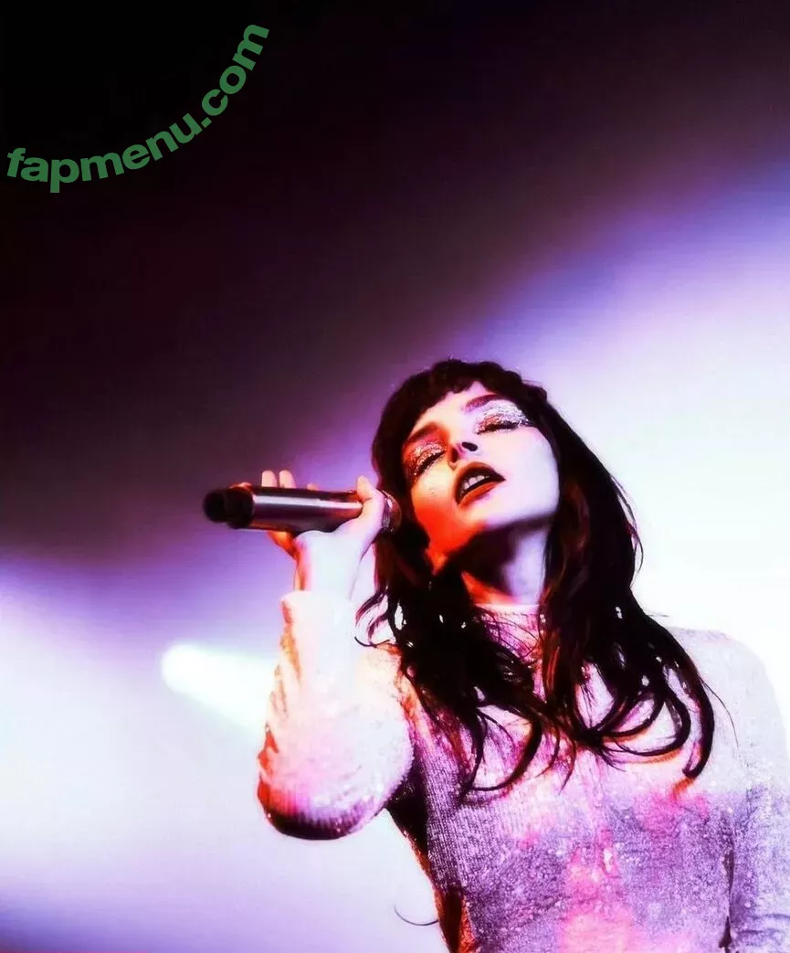 Lauren Mayberry nude photo #0827 (laurenevemayberry)