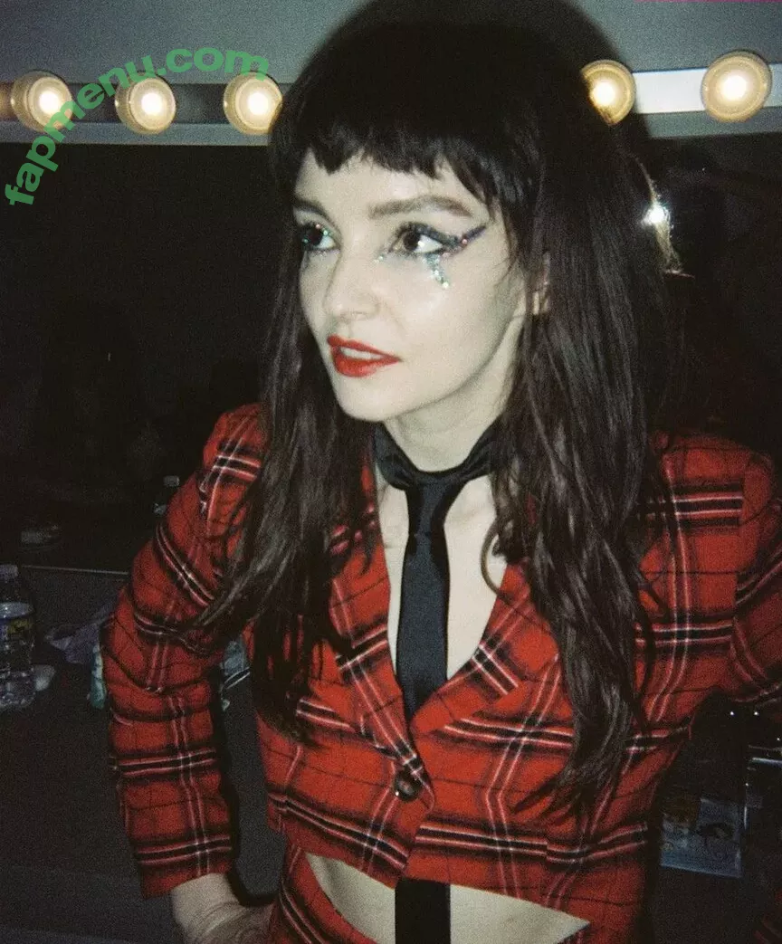 Lauren Mayberry nude photo #0833 (laurenevemayberry)